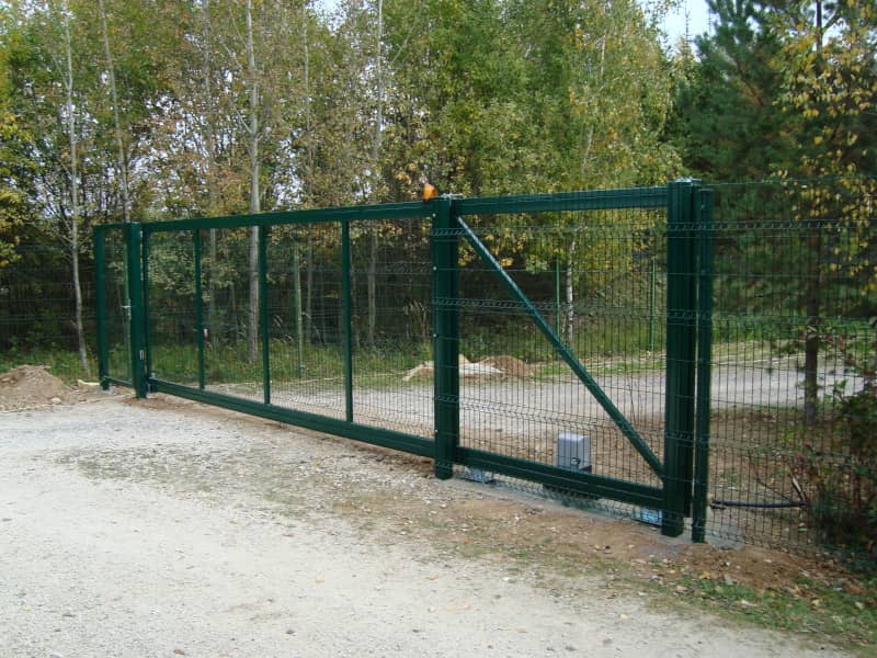 Сетчатый забор DoorHan в Костроме с установкой