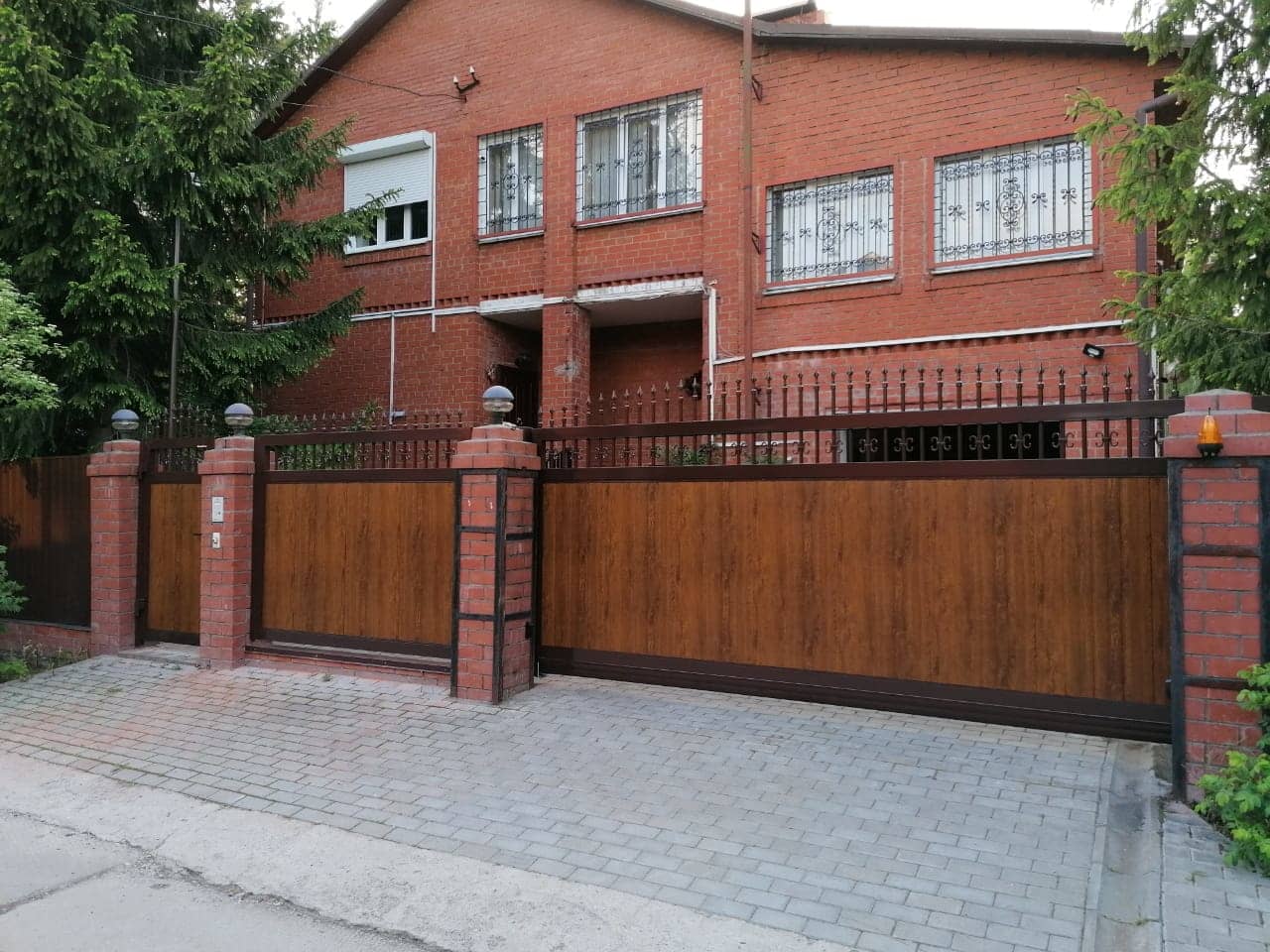 Уличные ворота DoorHan в Костроме с установкой