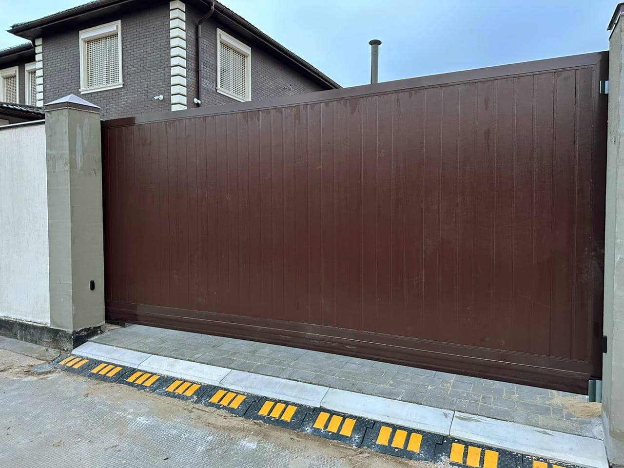 Уличные ворота DoorHan в Костроме с установкой